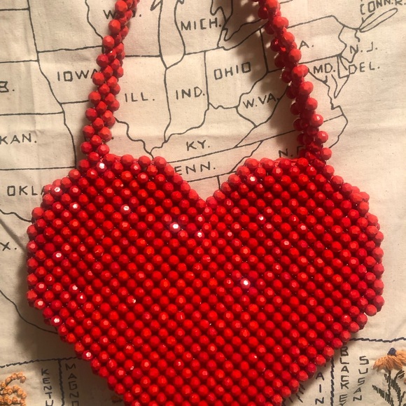 Red heart-shaped beaded handbag - Picture 2 of 6